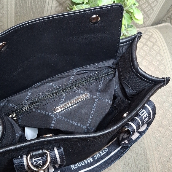 Steve Madden Bwebber Convertible Crossbody Bag - Picture 13 of 16